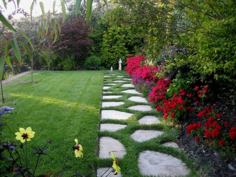 Дачные дорожки с цветами