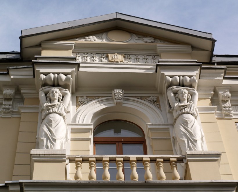 Кариатиды в архитектуре