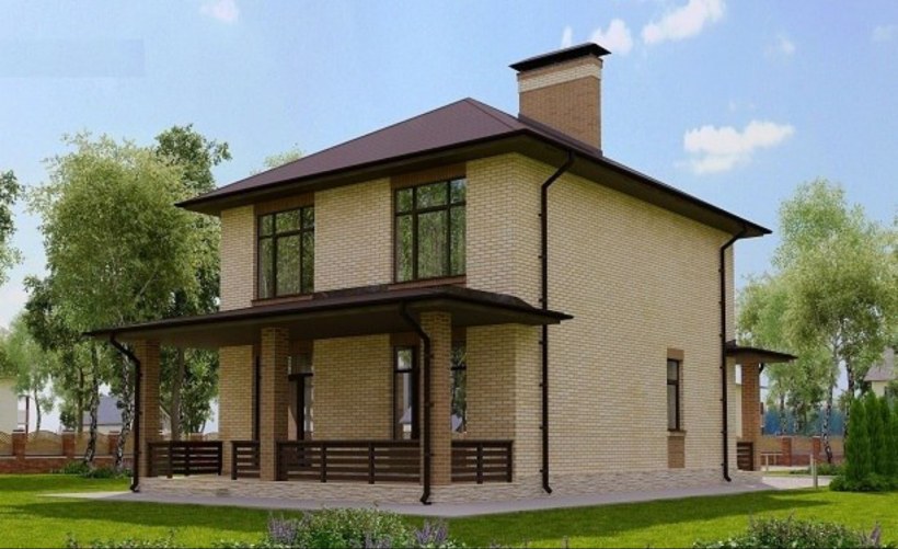Двухэтажный дом с вальмовой крышей