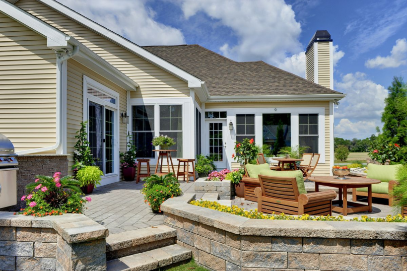 Дом с большой террасой