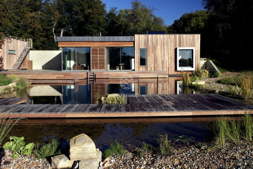 Небольшой дом с плоской крышей