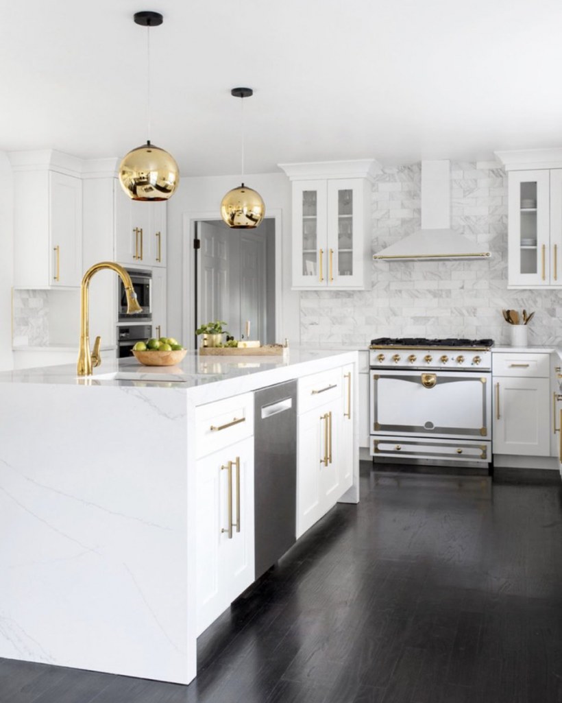 Кухня белый глянец с золотом