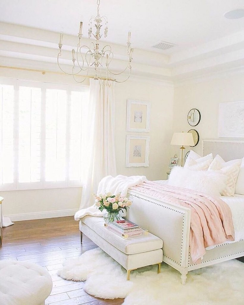 Спальня в пастельных тонах