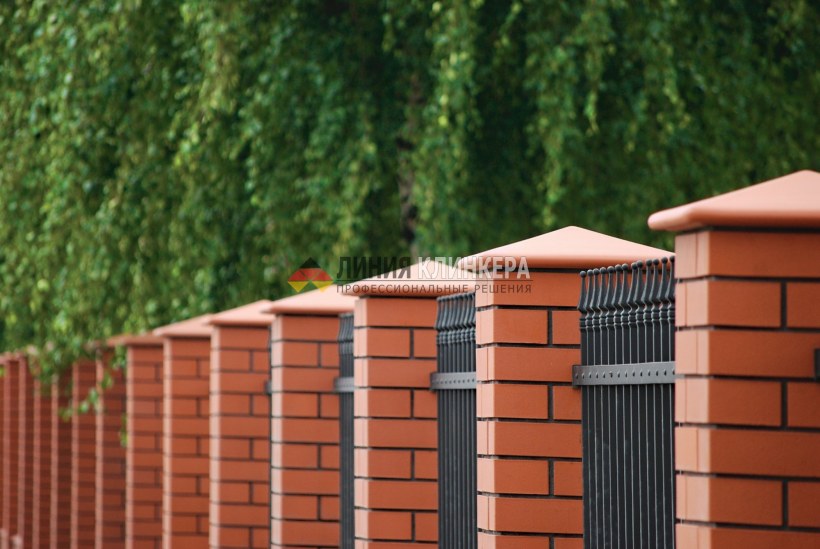 Оголовок столба King Klinker 01 Ruby Red, 445*445*90 мм