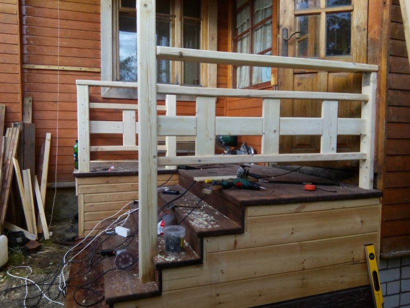 Лестница на террасу деревянная