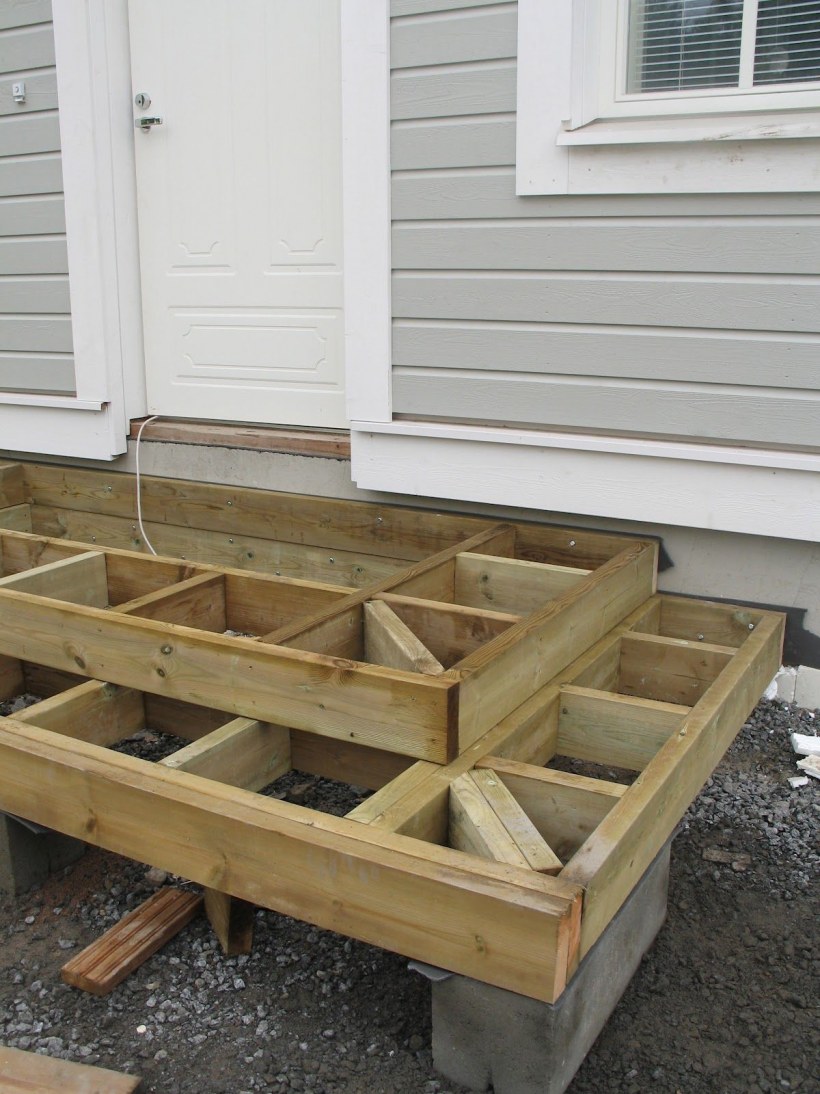 Деревянные ступеньки для крыльца