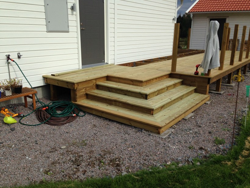 Крыльцо с площадкой для частного дома