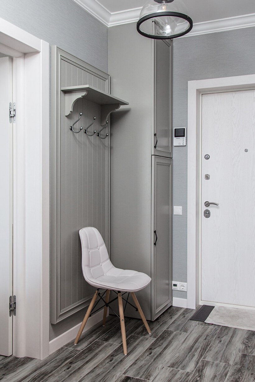 Прихожая в серых тонах
