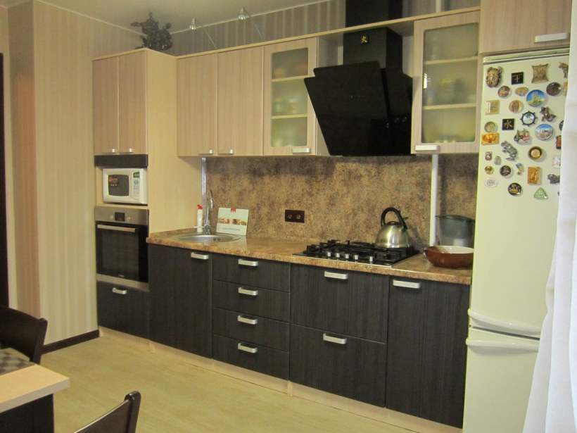 Кухни цвета венге с бежевым