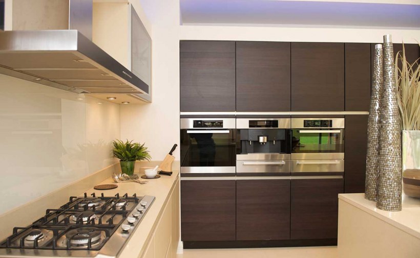 Кухни цвета венге с бежевым