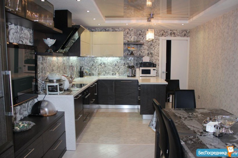 Проекты больших бюджетных кухонь