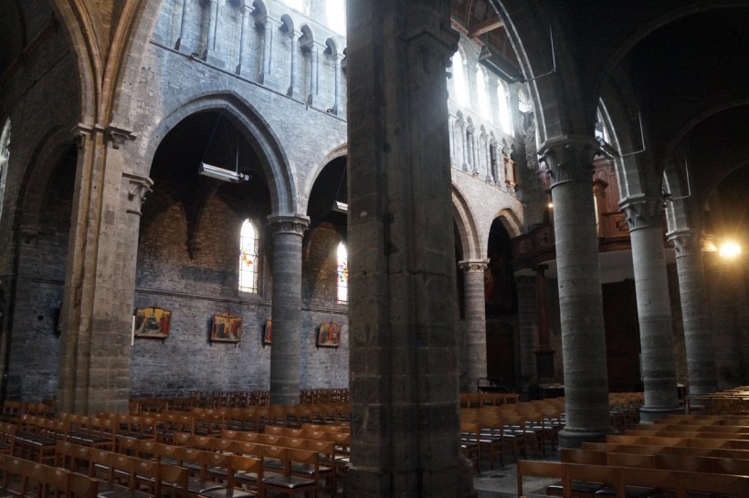 Романский собор изнутри