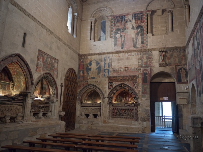 Романский собор изнутри