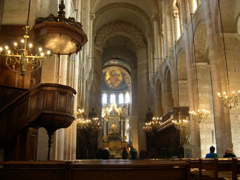 Романский храм базилика