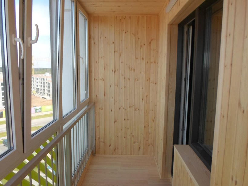 Отделка балкона евровагонкой