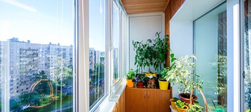 Отделка балкона пластиковыми панелями