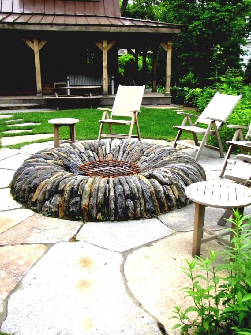 Очаг на дачном участке