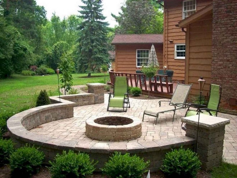 Площадка для отдыха на дачном участке