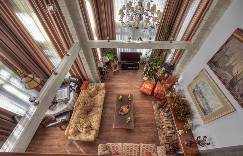 Балкон в гостиной со вторым светом