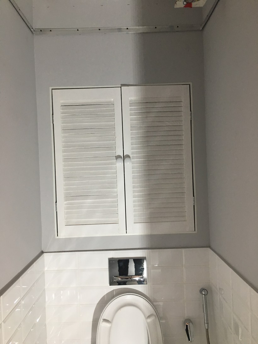 Шкаф за унитазом из гипсокартона