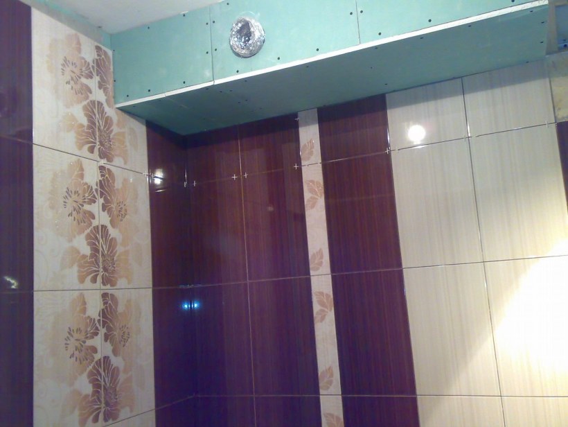 Короб из плитки в ванной