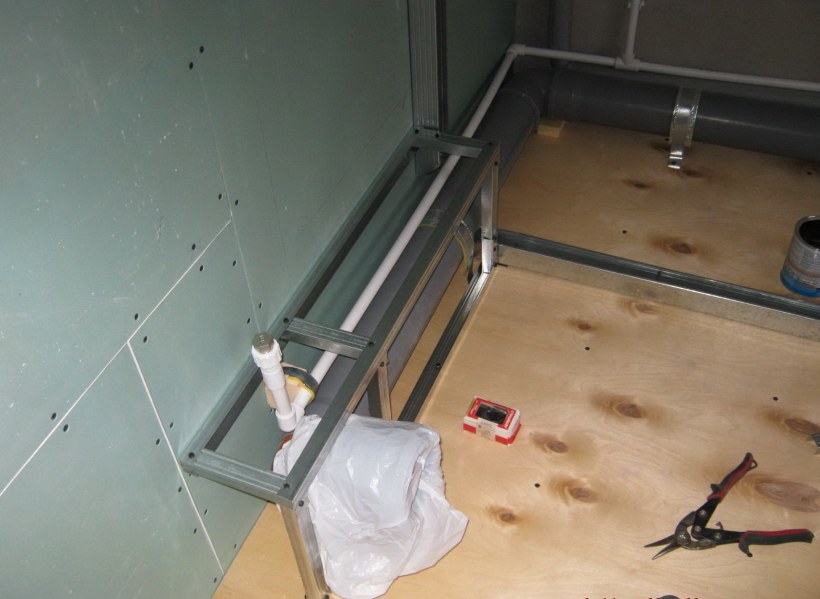 Гипсокартонный короб для труб