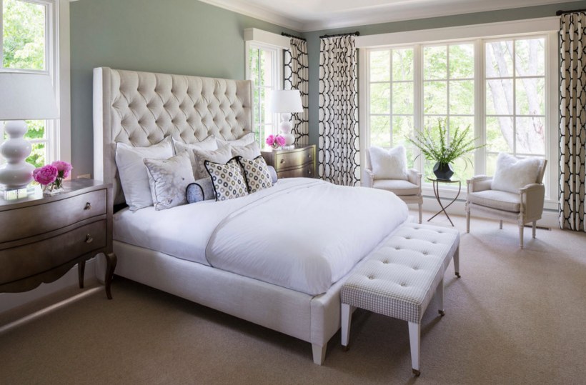 Белая кровать в интерьере