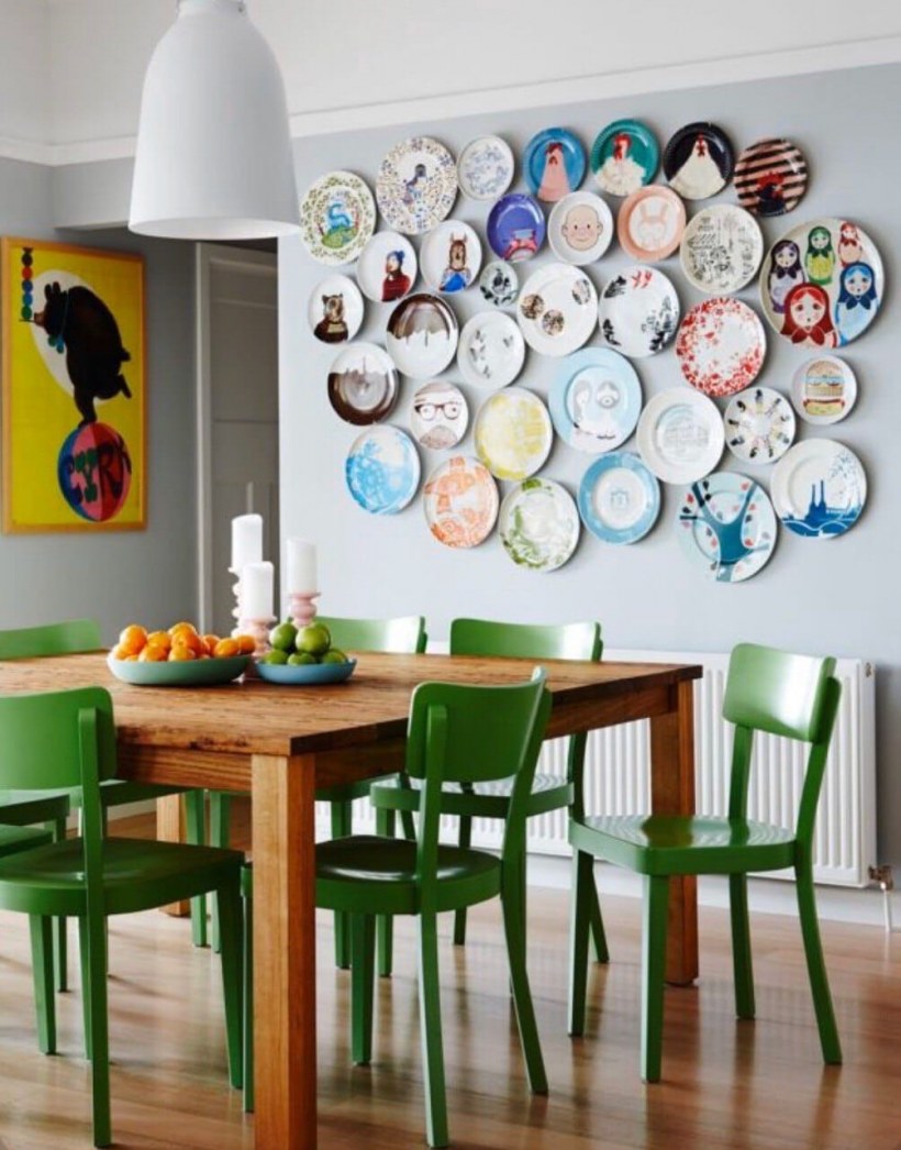 Тарелки на стене