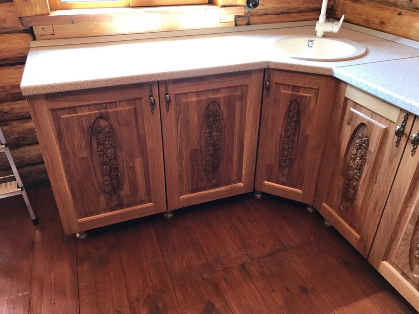 Деревянные резные кухни