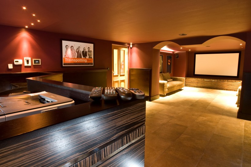 Цокольный этаж в грунте с двух сторон