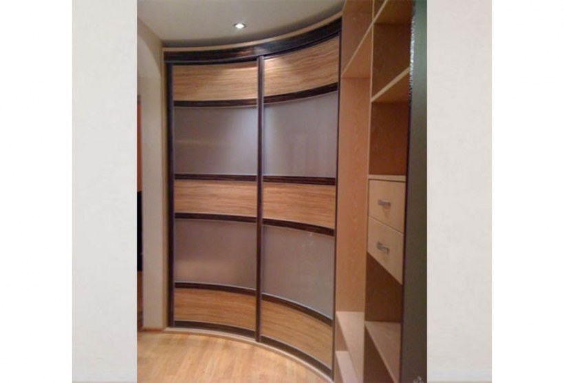 Встроенные угловые шкафы