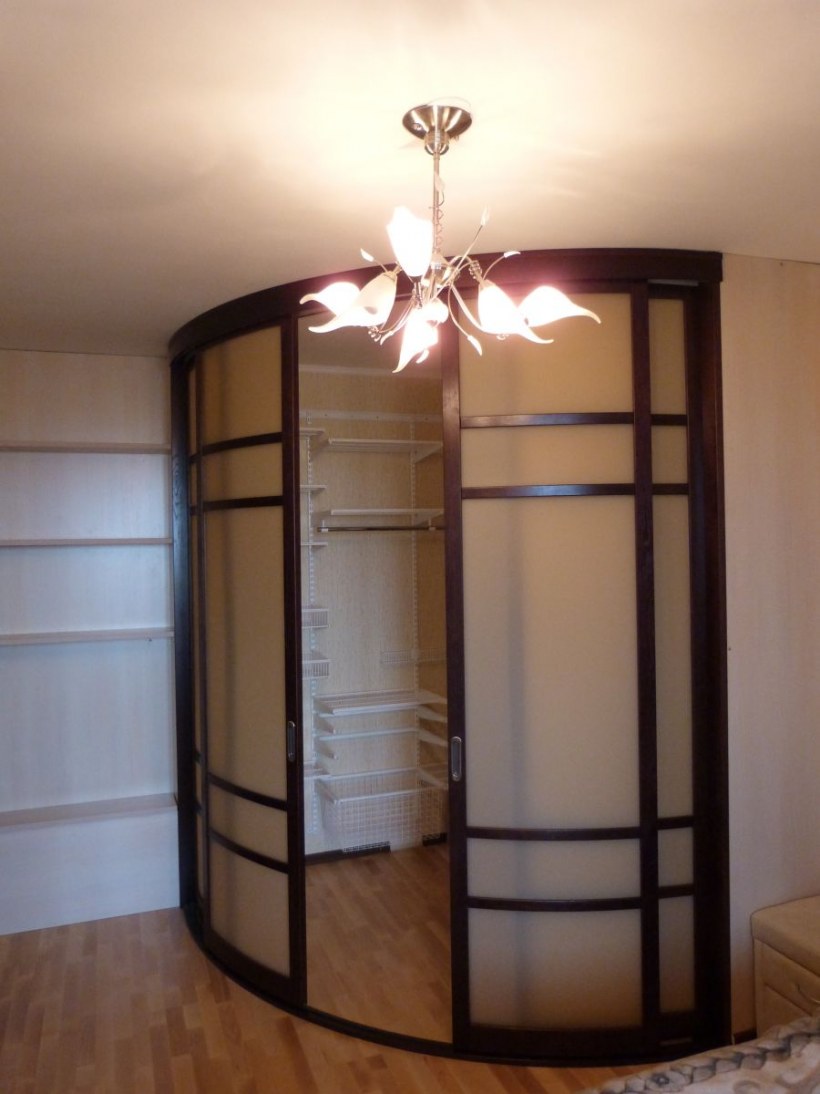 Радиусные шкафы купе 2000