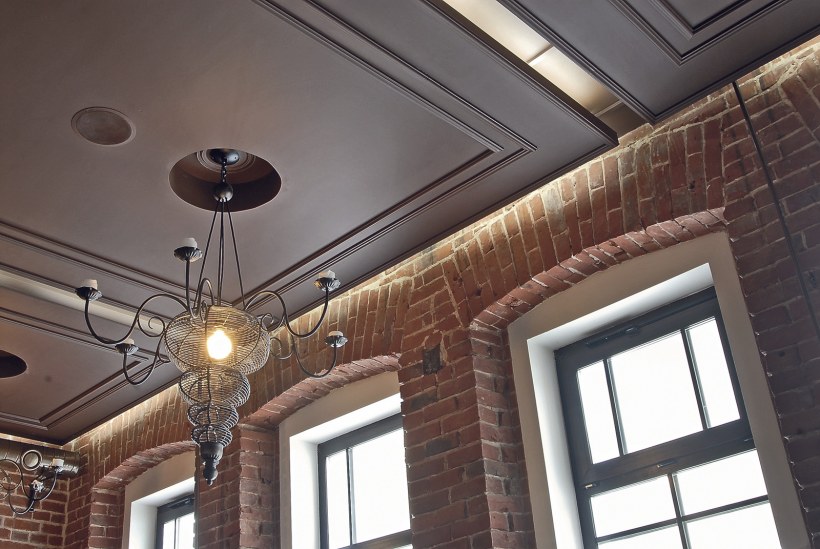 Многоуровневые натяжные потолки для кафе