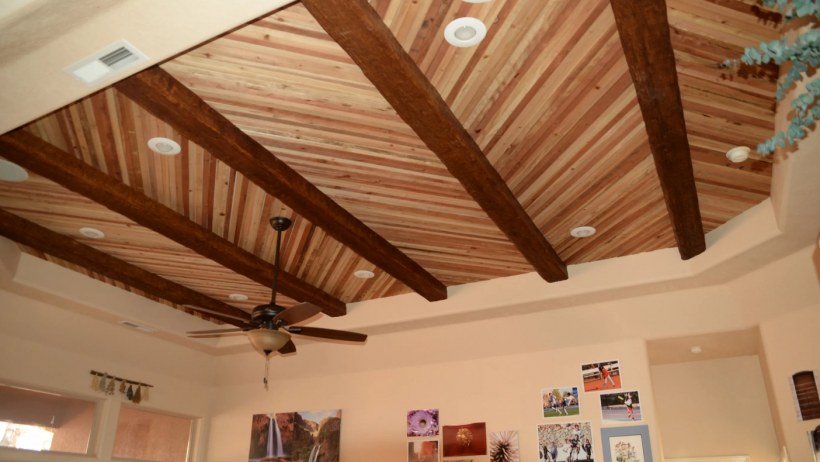 Декоративный деревянный потолок