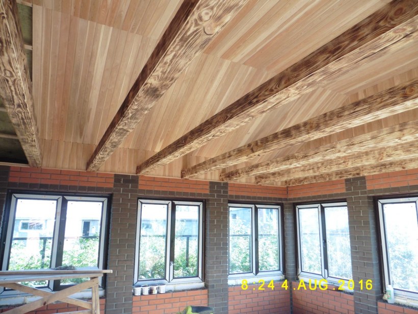Отделка потолка в Старом деревянном доме