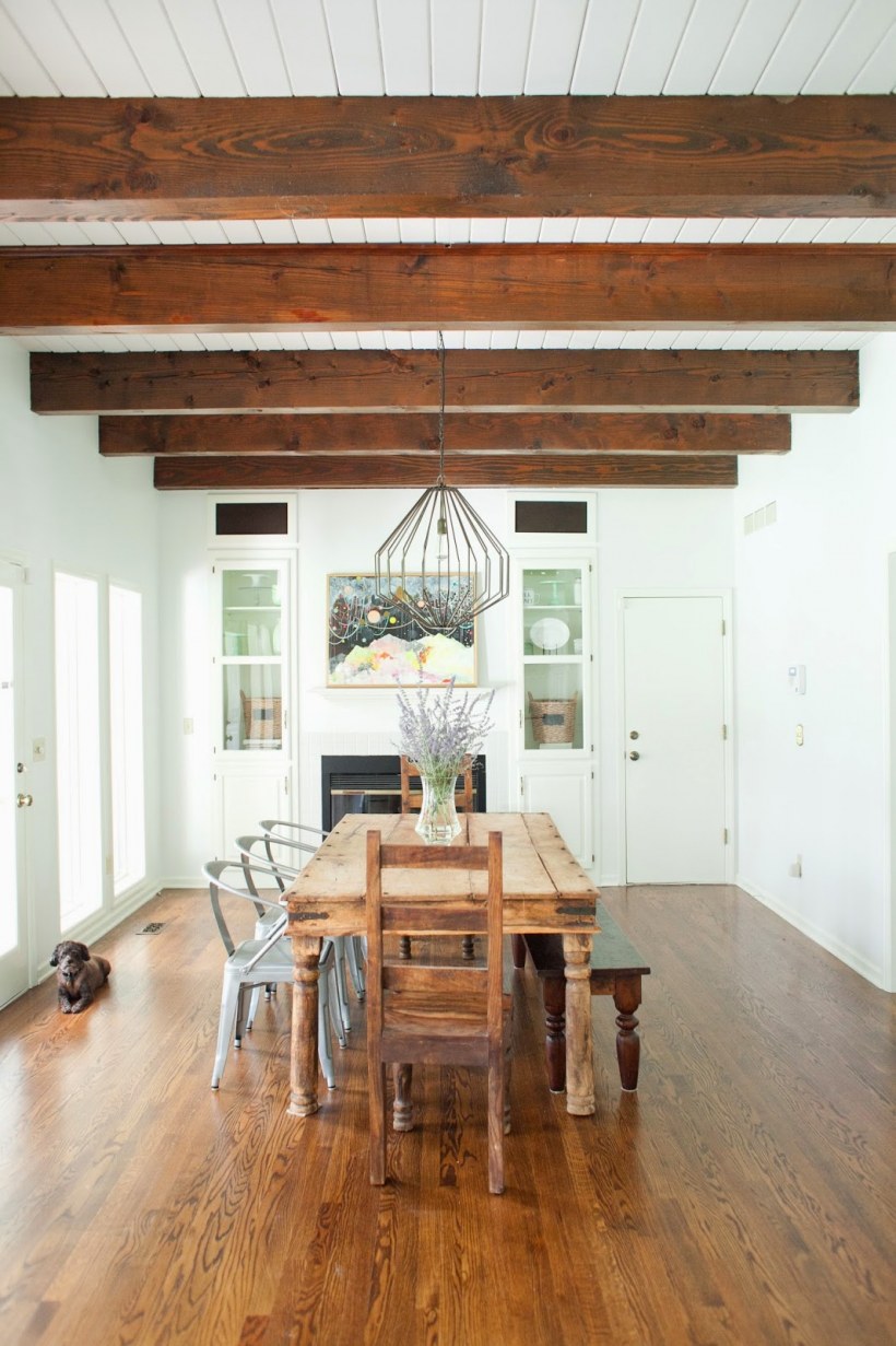 Потолок с деревянными балками