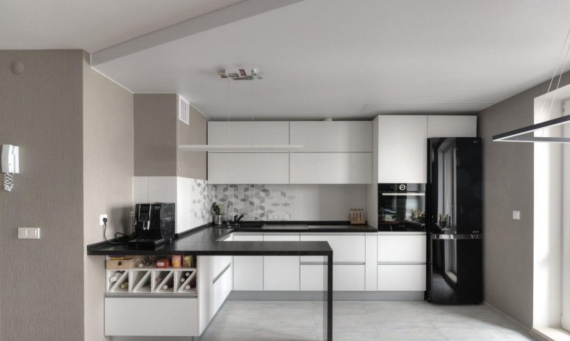 П-образная кухня с барной стойкой