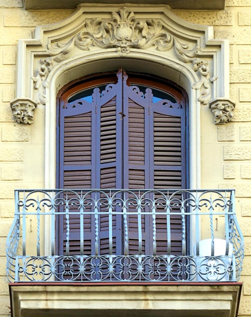 Окно со ставнями