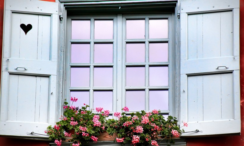 Старая оконная рама