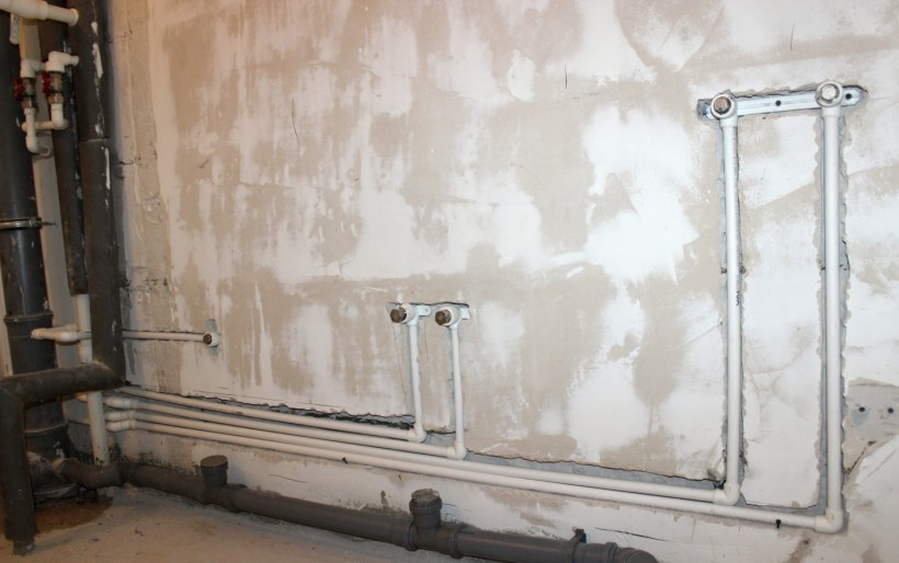 Полипропиленовые трубы в стене