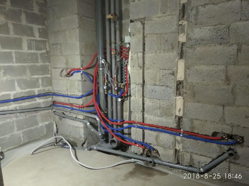 Разводка сантехники Rehau