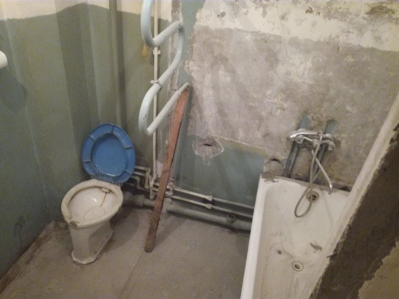 Трубы в туалете хрущевки