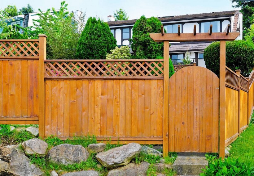 Деревянный забор