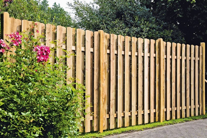 Красивый деревянный забор