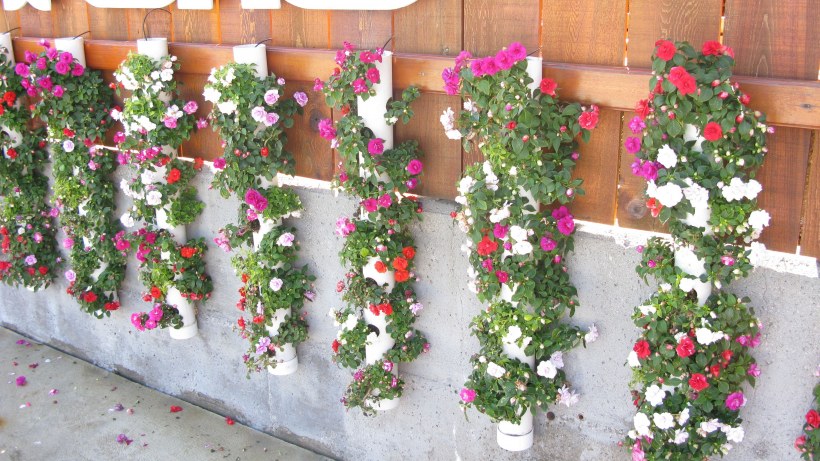 Клумба из трубы вертикальная