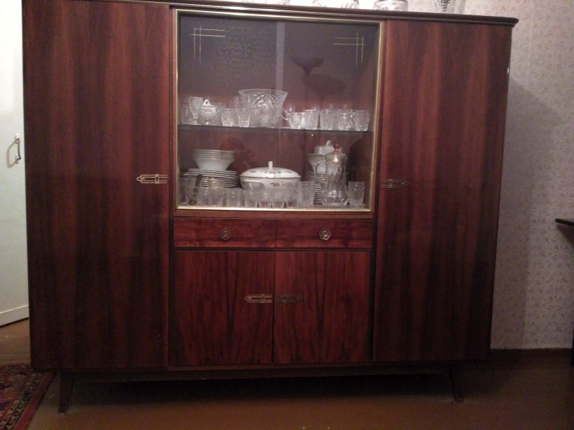 Черно белый сервант