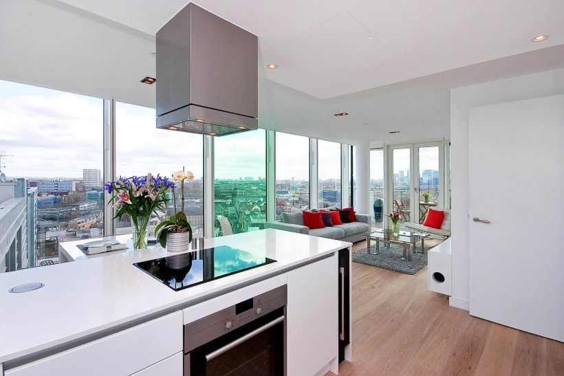 Интерьер красной кухни 9 м