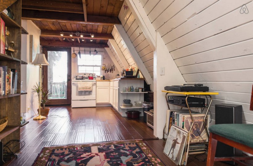 Маленький домик вагончик