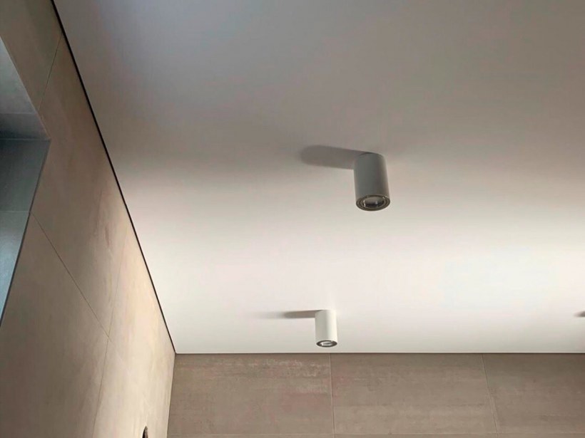 Теневой профиль для натяжных потолков