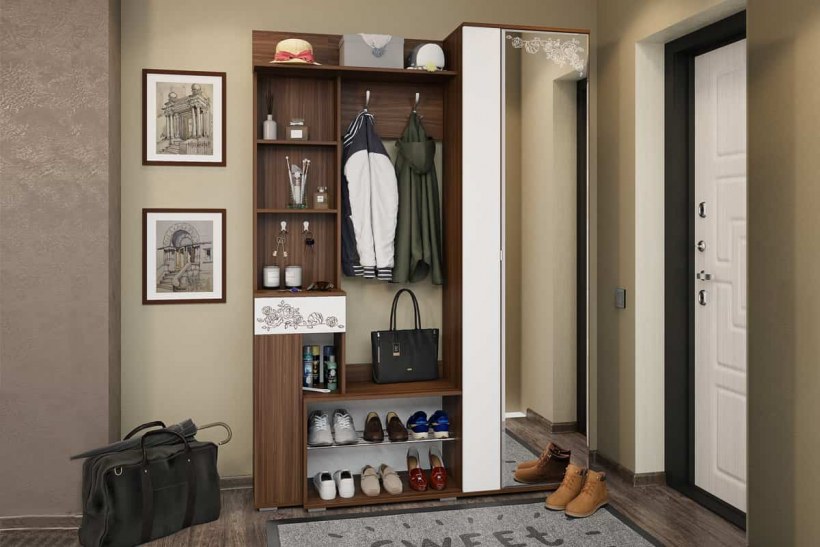 Белая входная дверь в интерьере прихожей